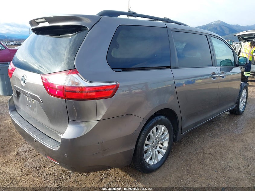 2017 Toyota Sienna Xle 8 Passenger