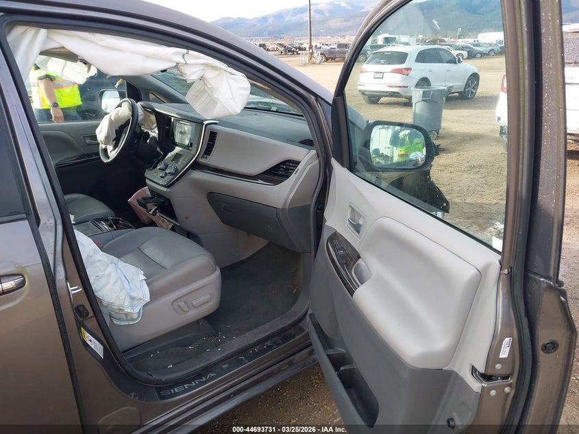 2017 Toyota Sienna Xle 8 Passenger