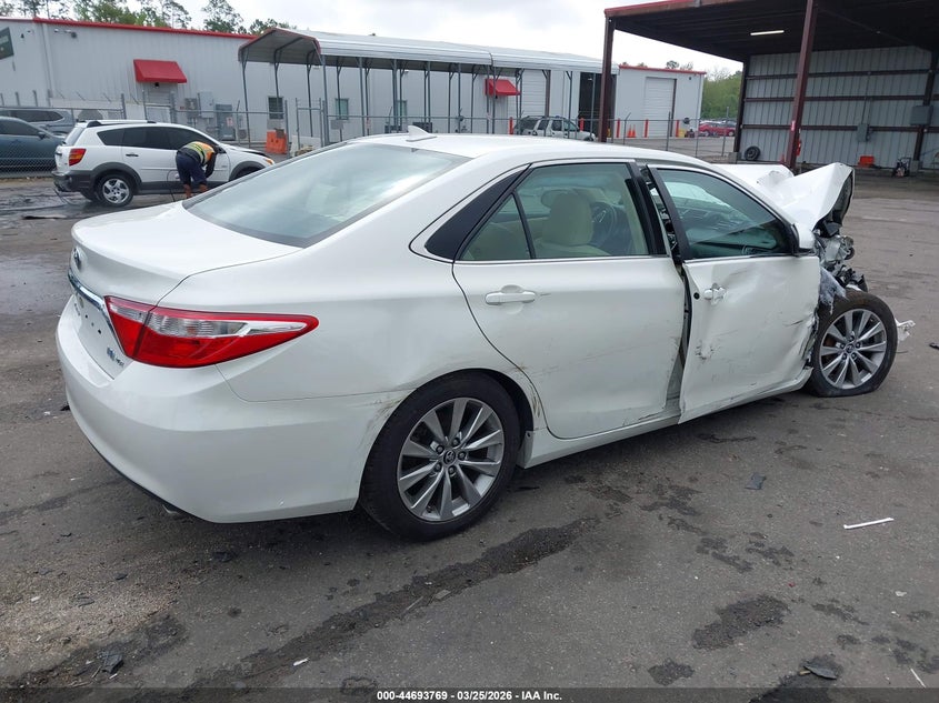 2015 Toyota Camry Hybrid Xle