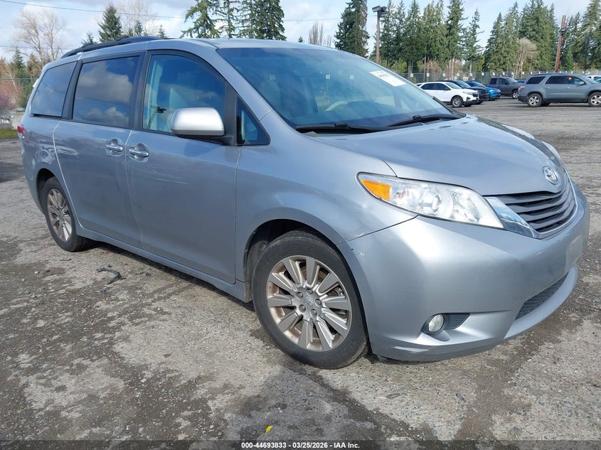 2011 TOYOTA SIENNA XLE