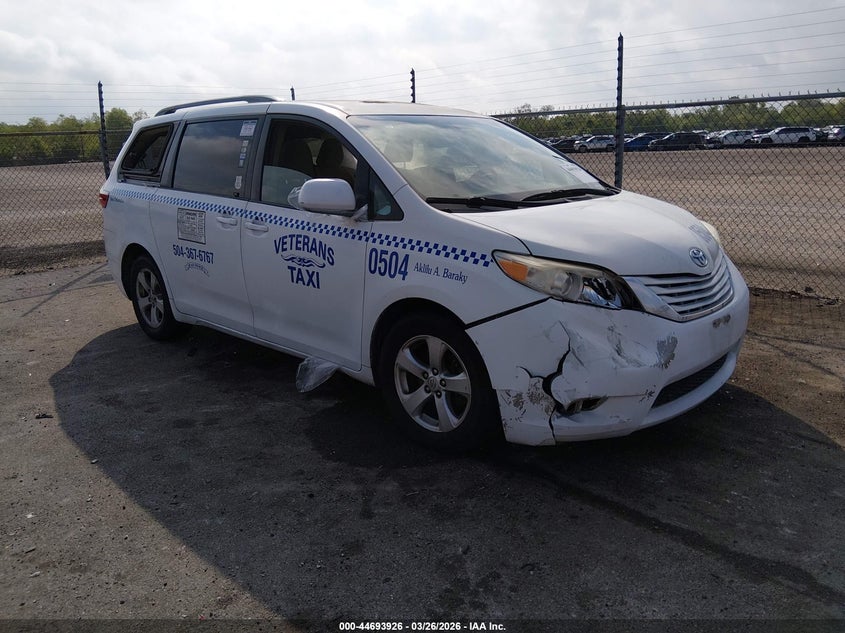 2015 Toyota Sienna Le 8 Passenger