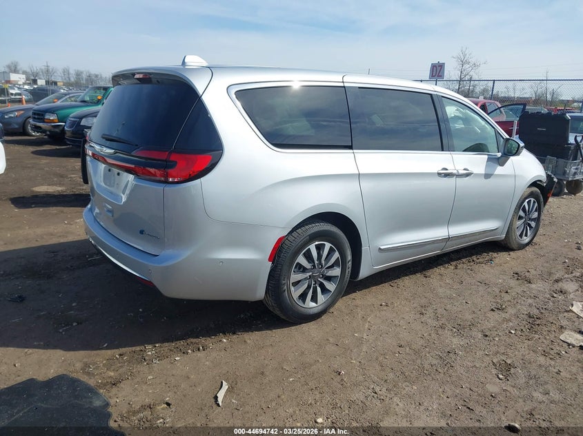2022 Chrysler Pacifica Hybrid Limited