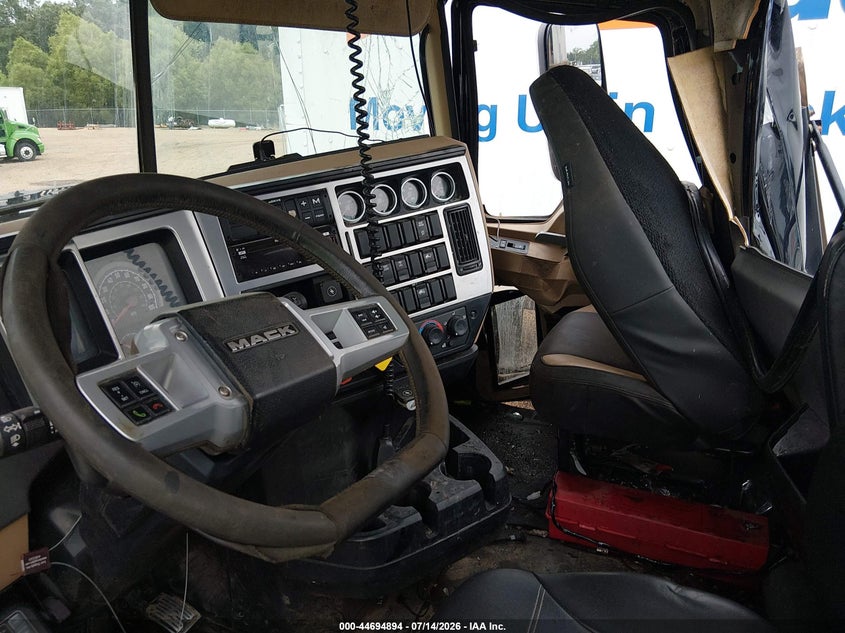 2020 MACK PINNACLE auction photo 5