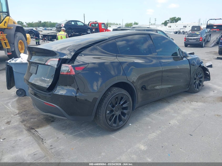 2022 Tesla Model Y Long Range Dual Motor All-Wheel Drive