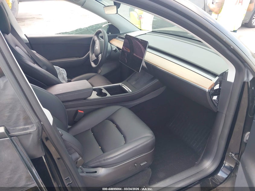 2022 Tesla Model Y Long Range Dual Motor All-Wheel Drive