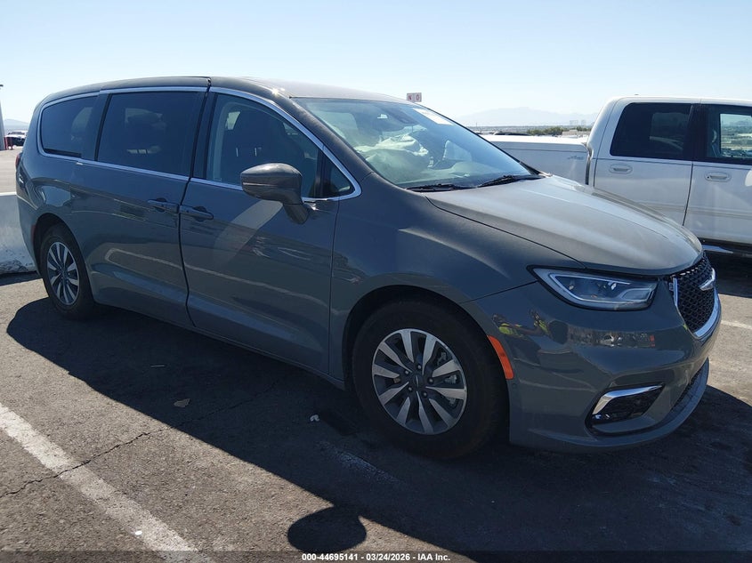2022 Chrysler Pacifica Hybrid Touring L