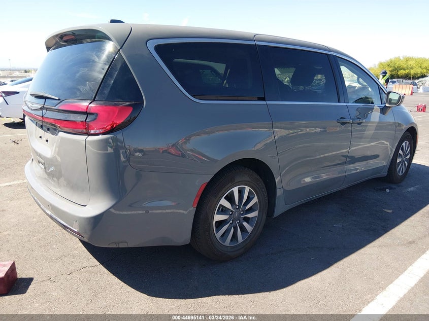 2022 Chrysler Pacifica Hybrid Touring L