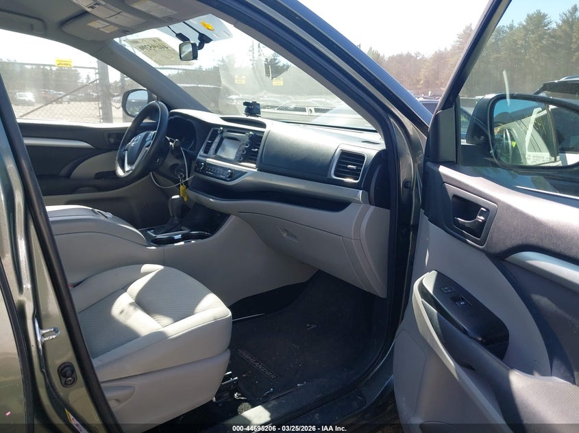 2014 Toyota Highlander Le V6