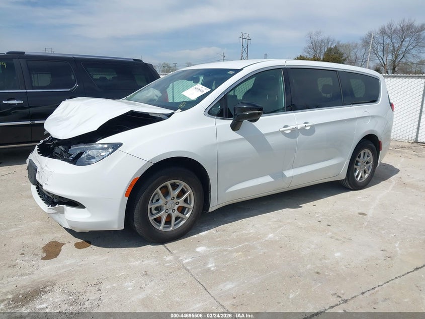 Vin: 2c4rc1cg8sr611173, lot: 45192623, chrysler voyager lx 20252