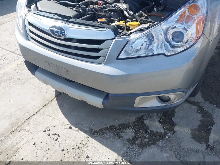 2011 SUBARU OUTBACK auction photo 6