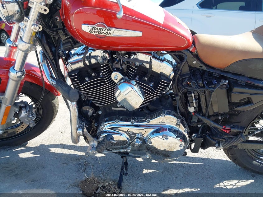 2014 Harley-Davidson Xl1200 C VIN: 1HD1CT315EC407401 Lot: 44696003