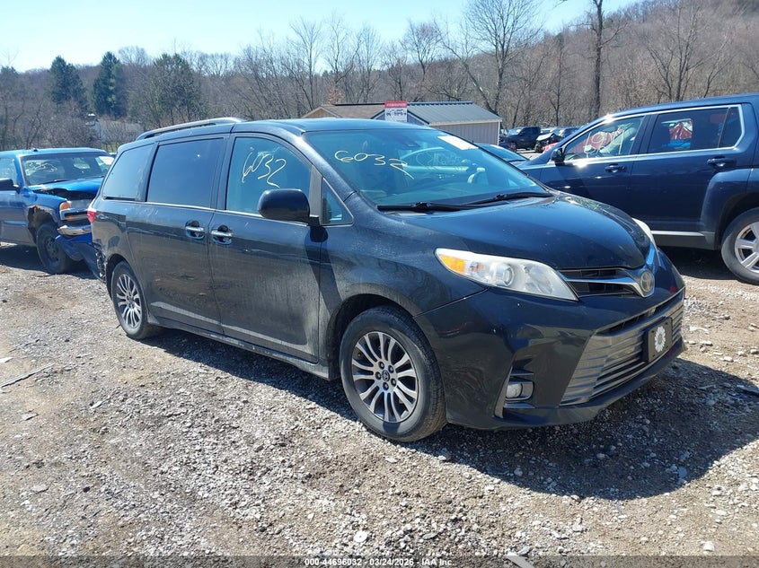 2018 Toyota Sienna Xle 8 Passenger