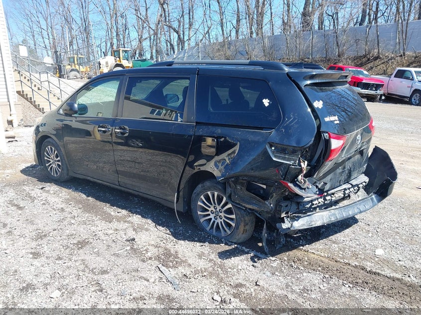 2018 Toyota Sienna Xle 8 Passenger