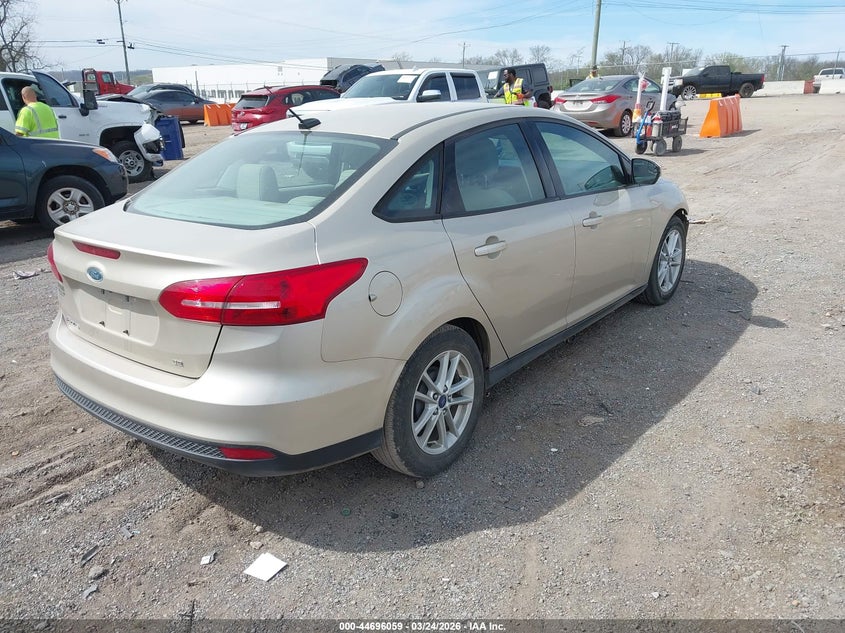 Vin: 1fadp3f2xhl208359, lot: 45193176, ford focus se 20174