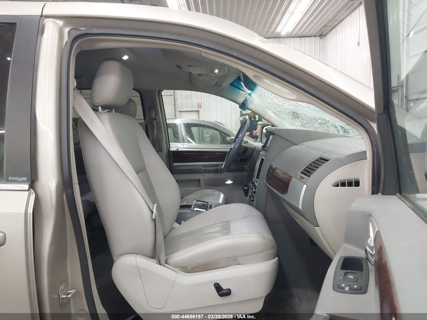 2009 Chrysler Town & Country Touring