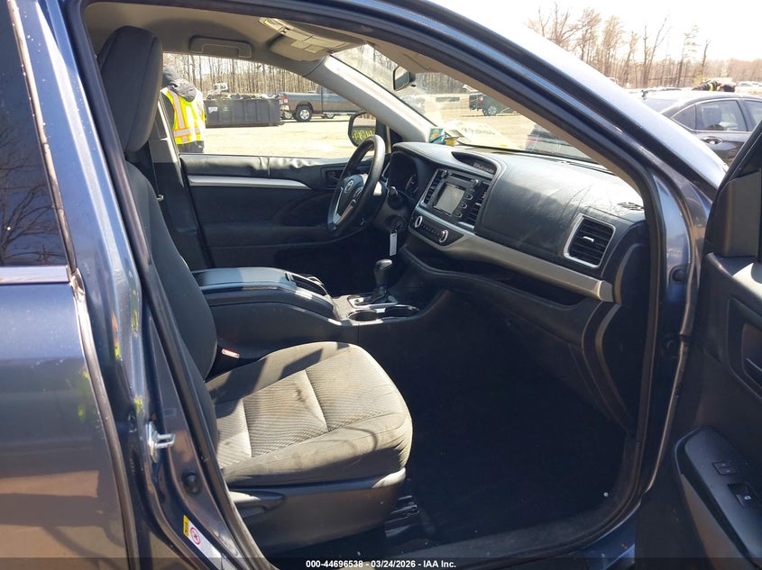 2016 Toyota Highlander Le V6