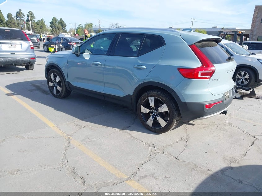 2019 Volvo Xc40 T5 Momentum/T5 R-Design