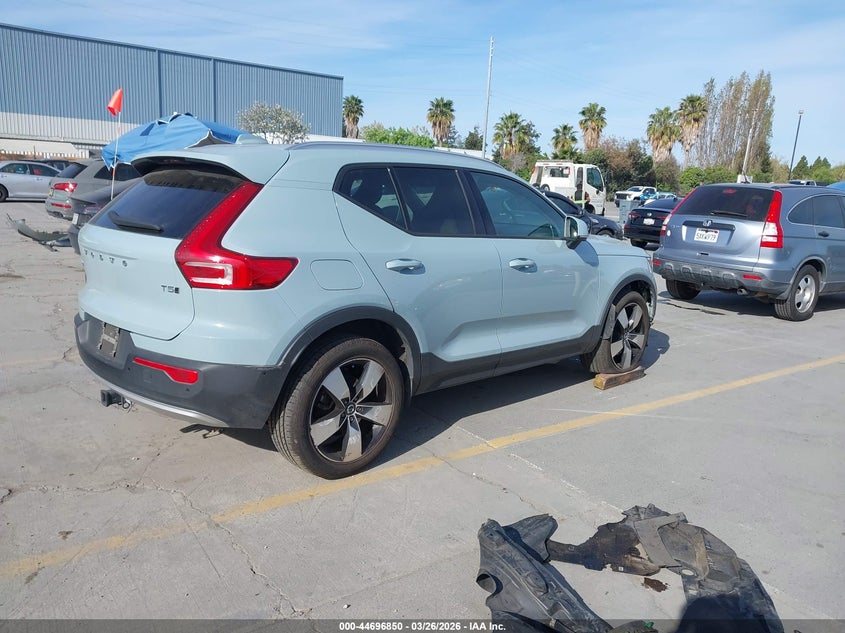 2019 Volvo Xc40 T5 Momentum/T5 R-Design