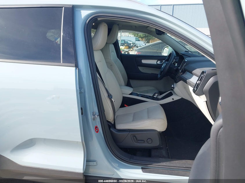 2019 Volvo Xc40 T5 Momentum/T5 R-Design