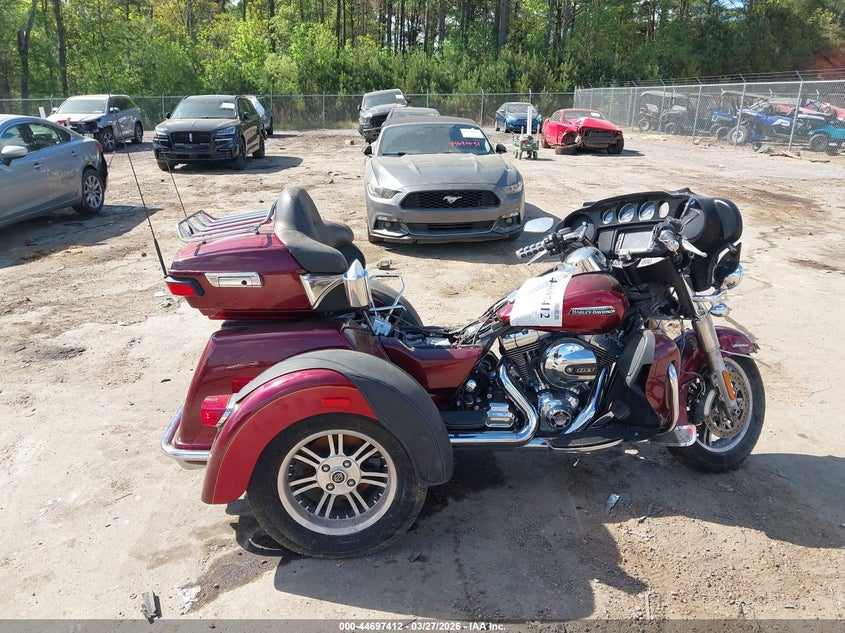 2016 Harley-Davidson Flhtcutg Tri Glide Ultra VIN: 1HD1MAL17GB857982 Lot: 44697412