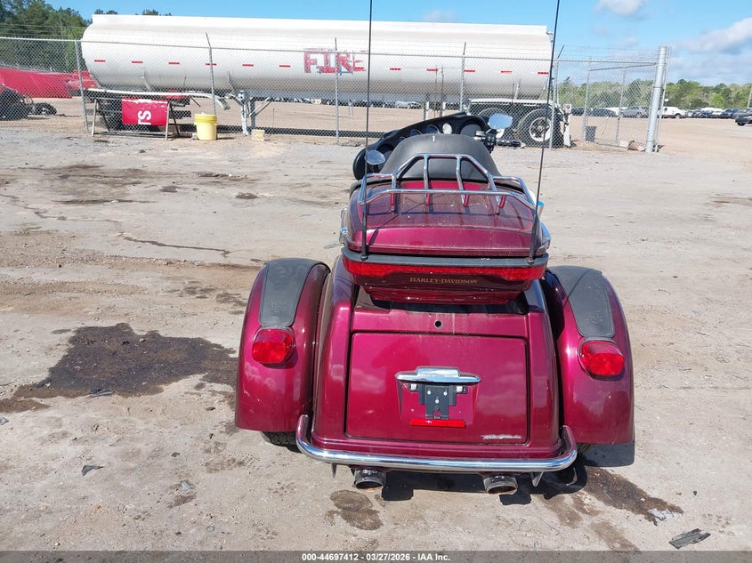 2016 Harley-Davidson Flhtcutg Tri Glide Ultra VIN: 1HD1MAL17GB857982 Lot: 44697412