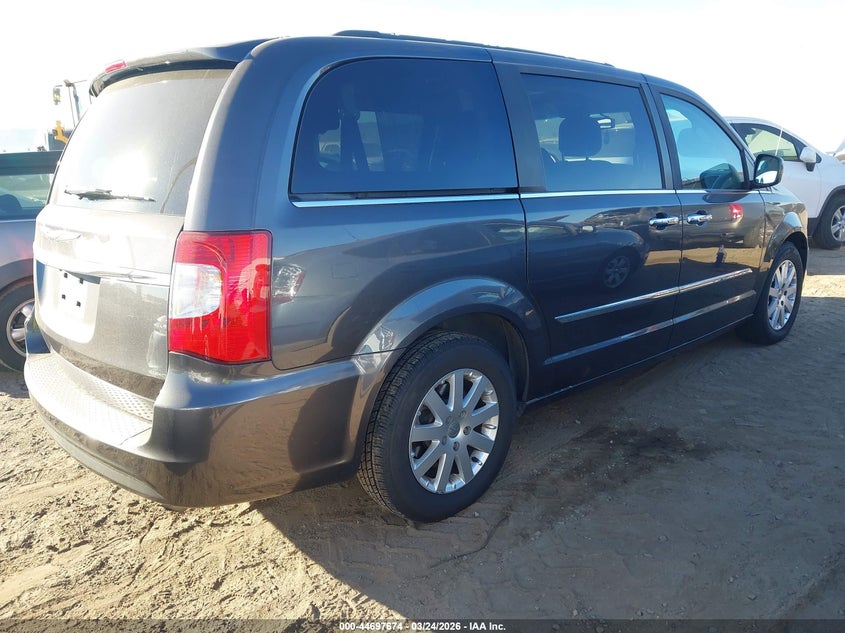 2016 CHRYSLER TOWN & COUNTRY auction photo 4
