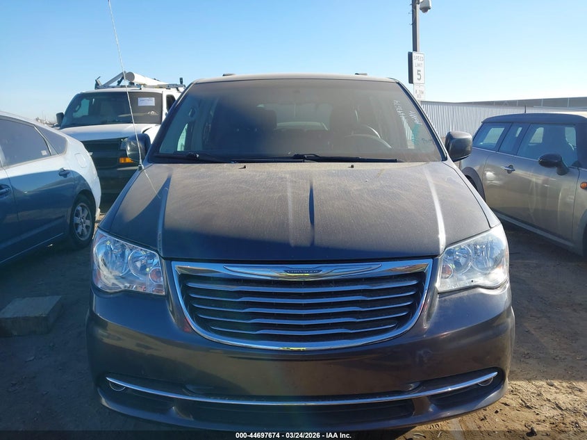 2016 CHRYSLER TOWN & COUNTRY auction photo 6