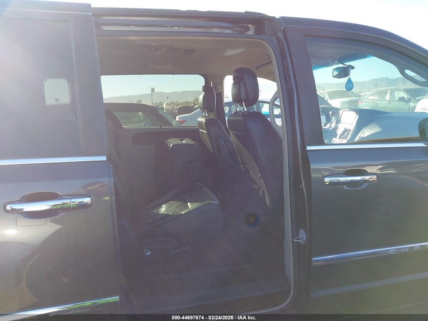 2016 CHRYSLER TOWN & COUNTRY auction photo 8