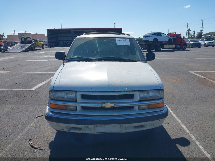 1998 Chevrolet Blazer Lt VIN: 1GNCS13W9W2120381 Lot: 44697684