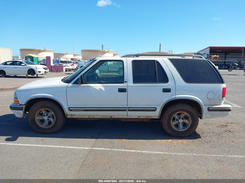 1998 Chevrolet Blazer Lt VIN: 1GNCS13W9W2120381 Lot: 44697684