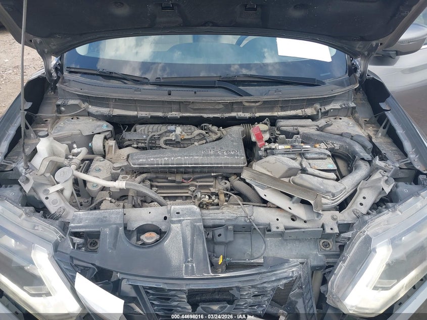 2017 NISSAN ROGUE SV — Photo 10
