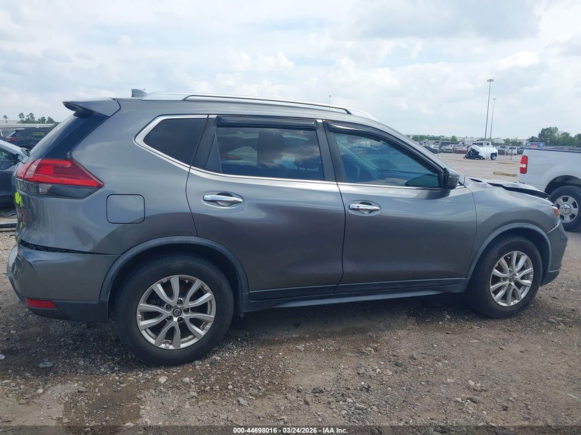 2017 NISSAN ROGUE SV — Photo 13