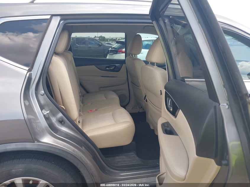 2017 NISSAN ROGUE SV — Photo 8