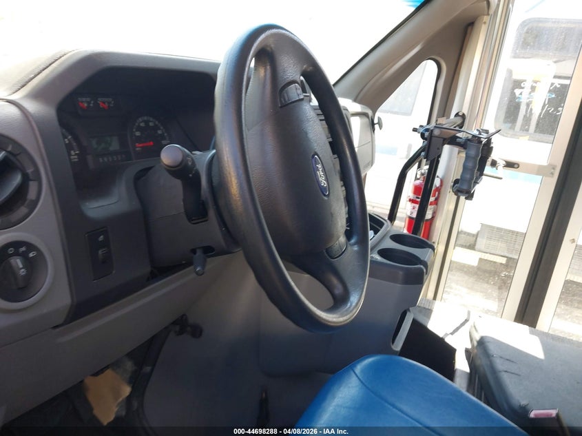 2011 FORD ECONOLINE E-450 CUTAWAY N/A