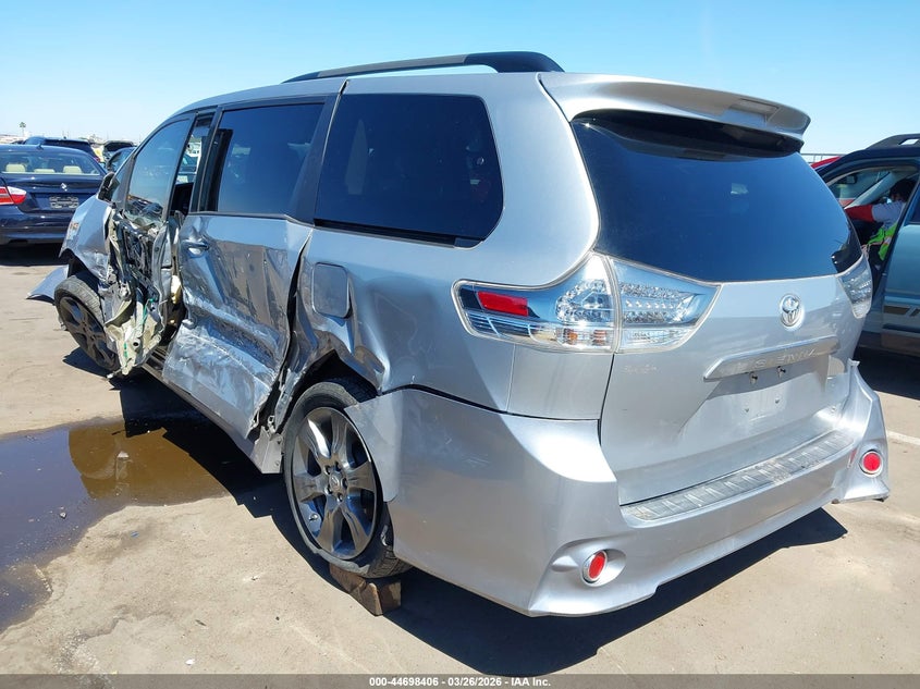 2016 Toyota Sienna Se