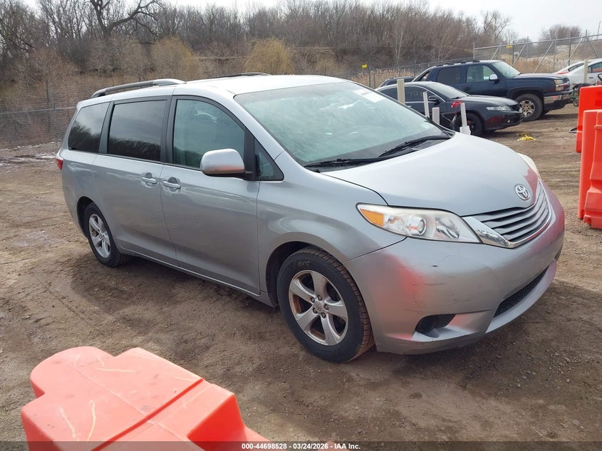 2017 Toyota Sienna Le 8 Passenger