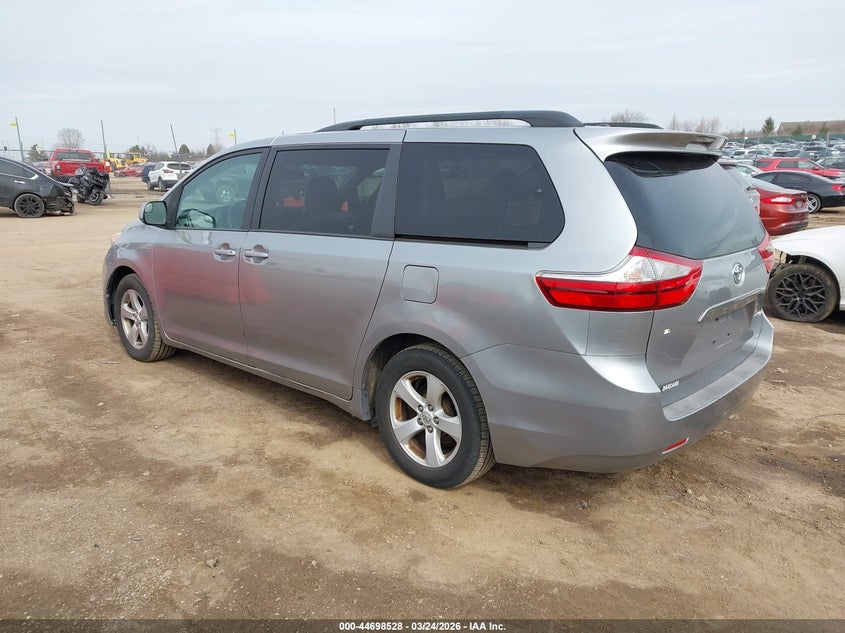 2017 Toyota Sienna Le 8 Passenger