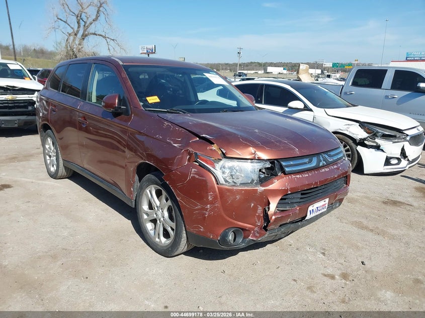 2014 MITSUBISHI OUTLANDER SE