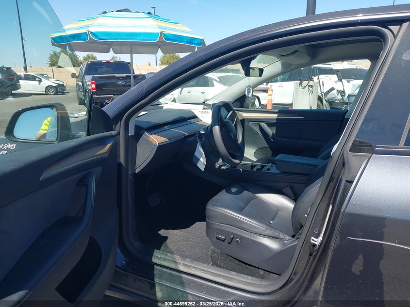 2025 Tesla Model Y Long Range Dual Motor Rear-Wheel Drive