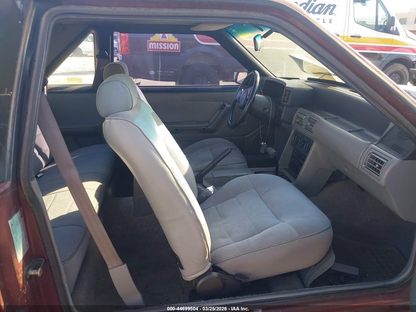 1989 FORD MUSTANG auction photo 5