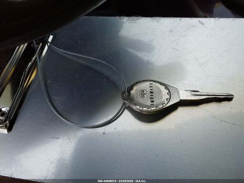 1998 Infiniti I30 Standard/Touring VIN: JNKCA21A2WT621565 Lot: 44699510