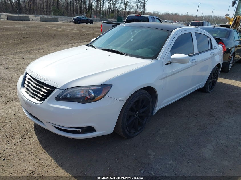 2013 Chrysler 200 Touring
