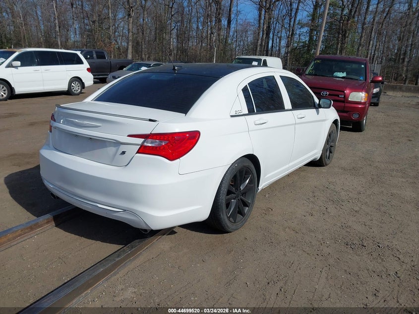 2013 Chrysler 200 Touring