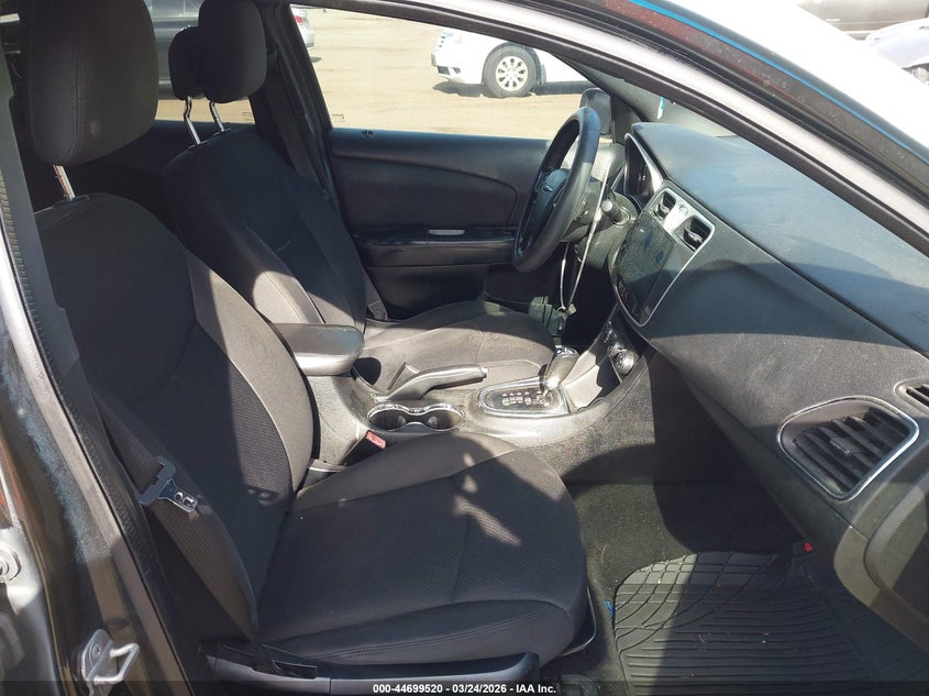 2013 Chrysler 200 Touring