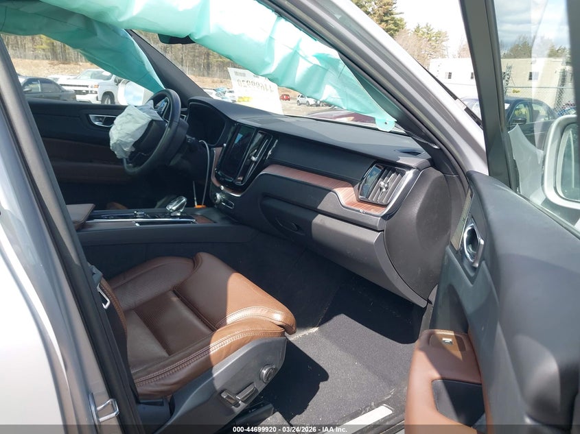 2023 Volvo Xc60 Recharge Plug-In Hybrid T8 Ultimate Bright Theme