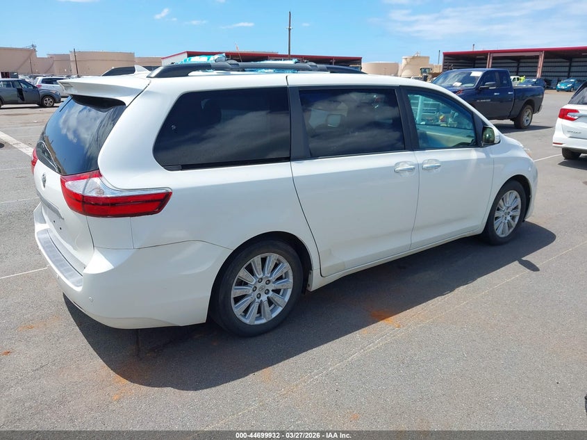 2017 TOYOTA SIENNA auction photo 4