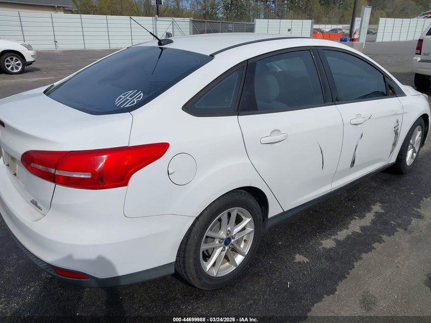 Vin: 1fadp3f24fl365589, lot: 45197105, ford focus se 20154
