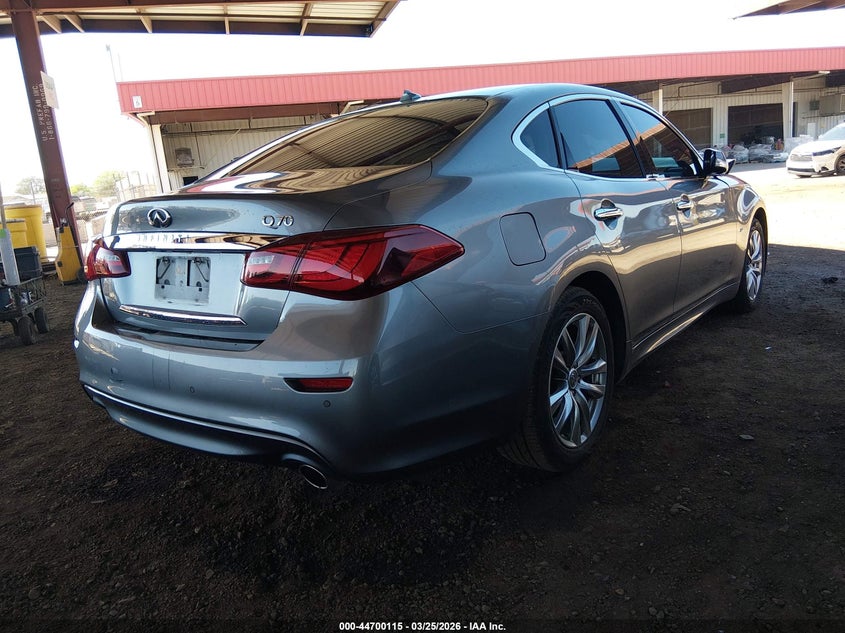 2015 Infiniti Q70 3.7