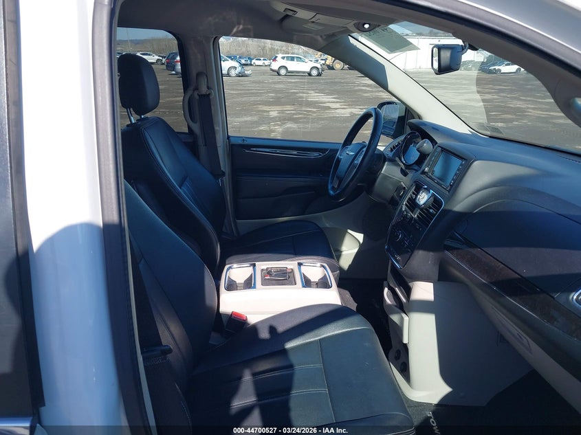 2016 Chrysler Town & Country Touring