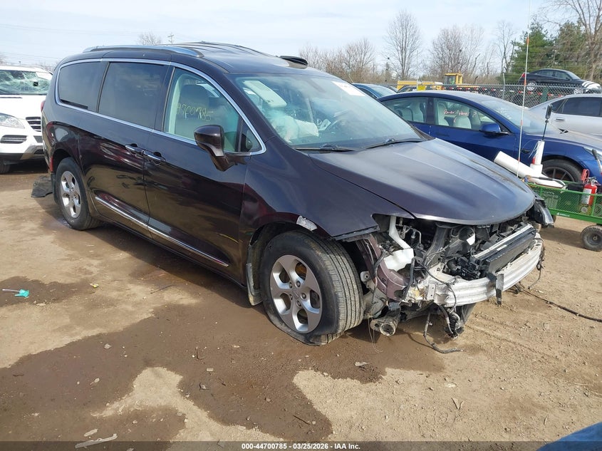 2017 Chrysler Pacifica Touring-L Plus